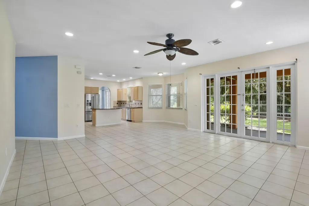 6370 Stonehurst Lake Worth FL 33467