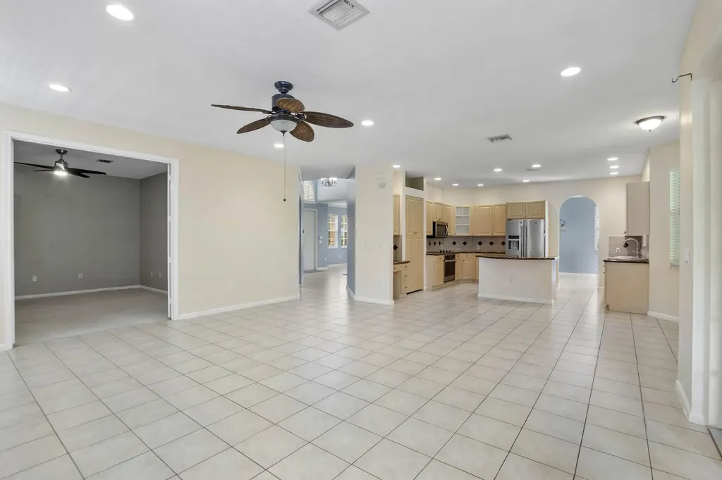 6370 Stonehurst Lake Worth FL 33467