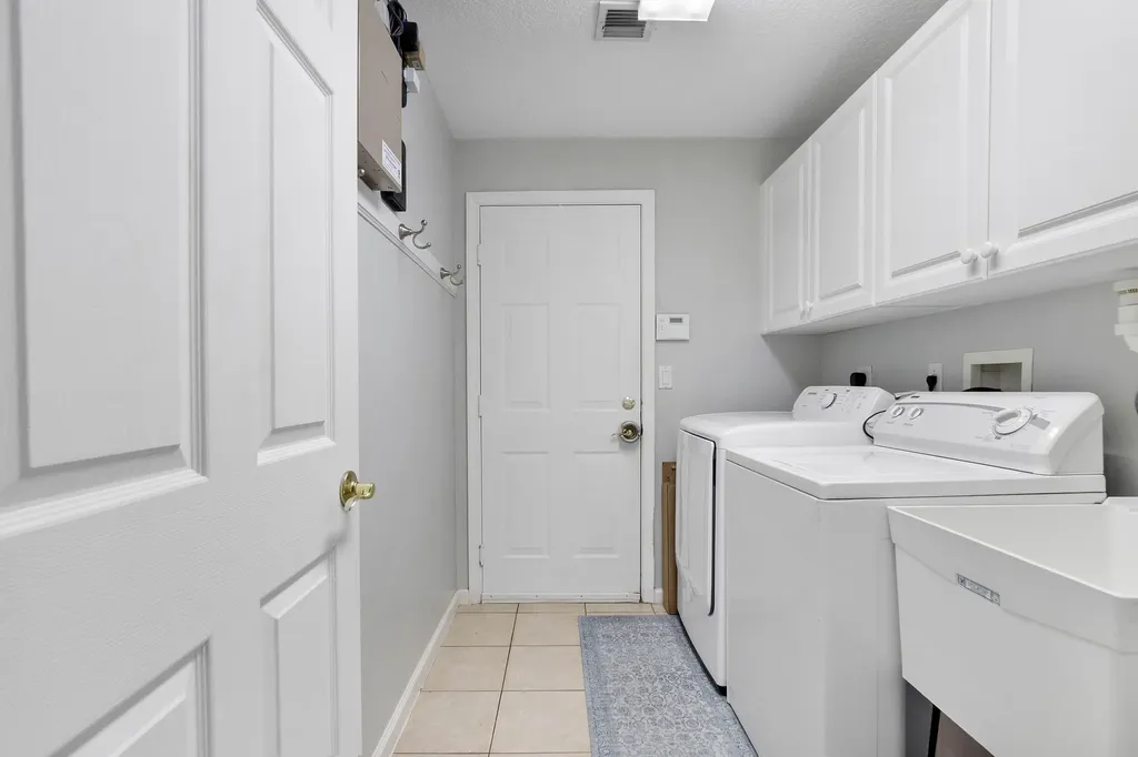 6370 Stonehurst Lake Worth FL 33467