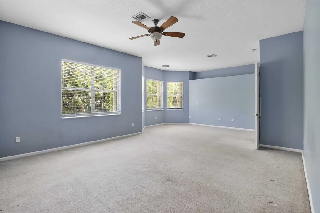 6370 Stonehurst Lake Worth FL 33467
