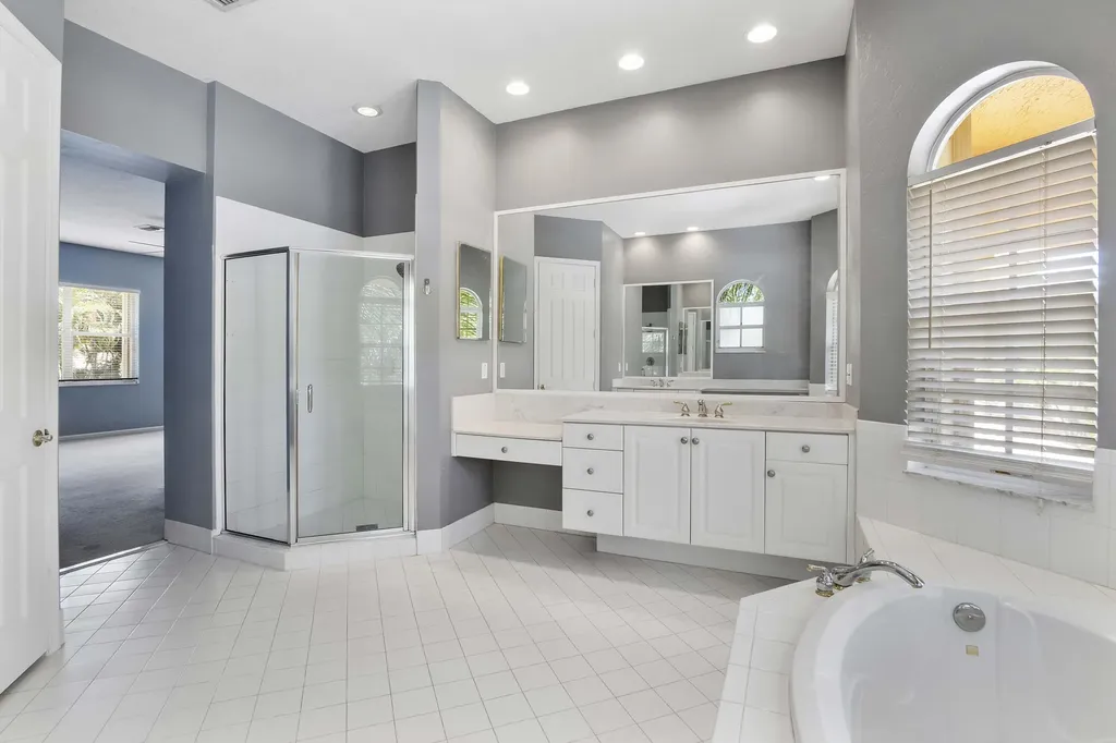 6370 Stonehurst Lake Worth FL 33467