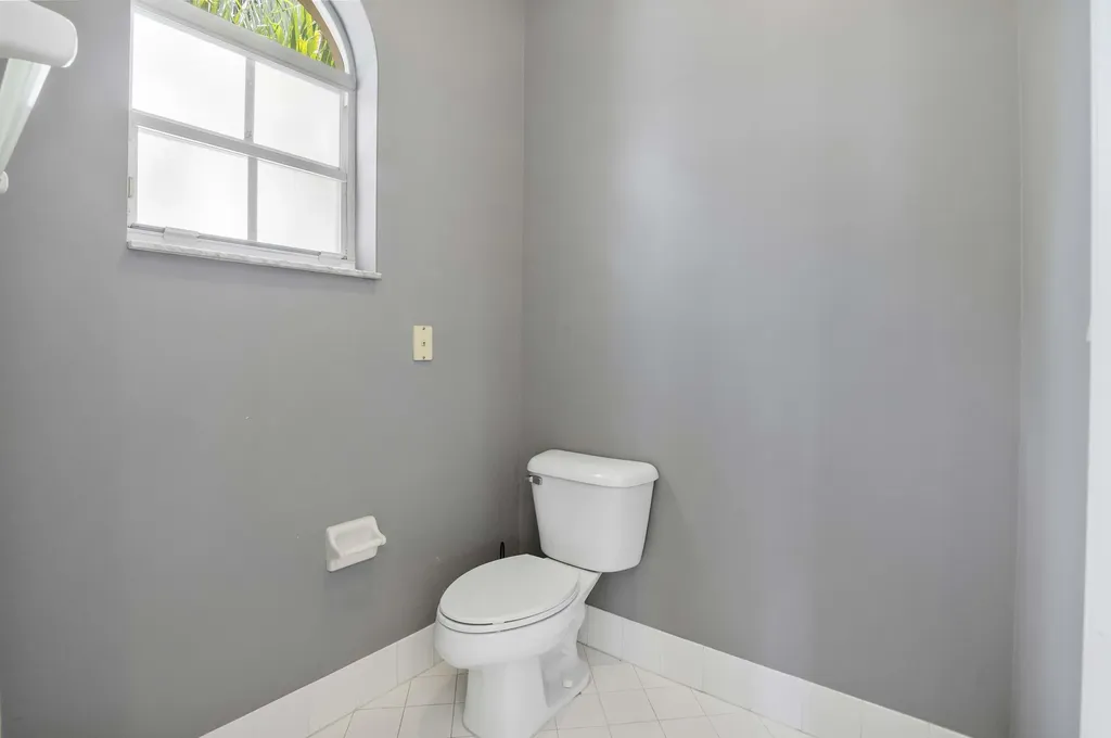 6370 Stonehurst Lake Worth FL 33467