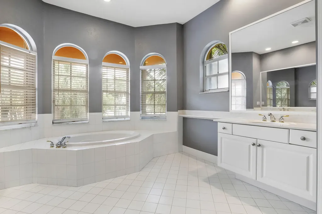 6370 Stonehurst Lake Worth FL 33467