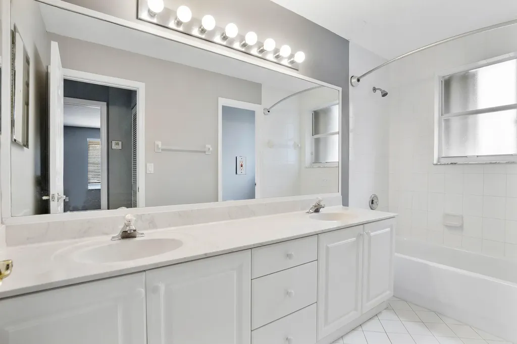 6370 Stonehurst Lake Worth FL 33467