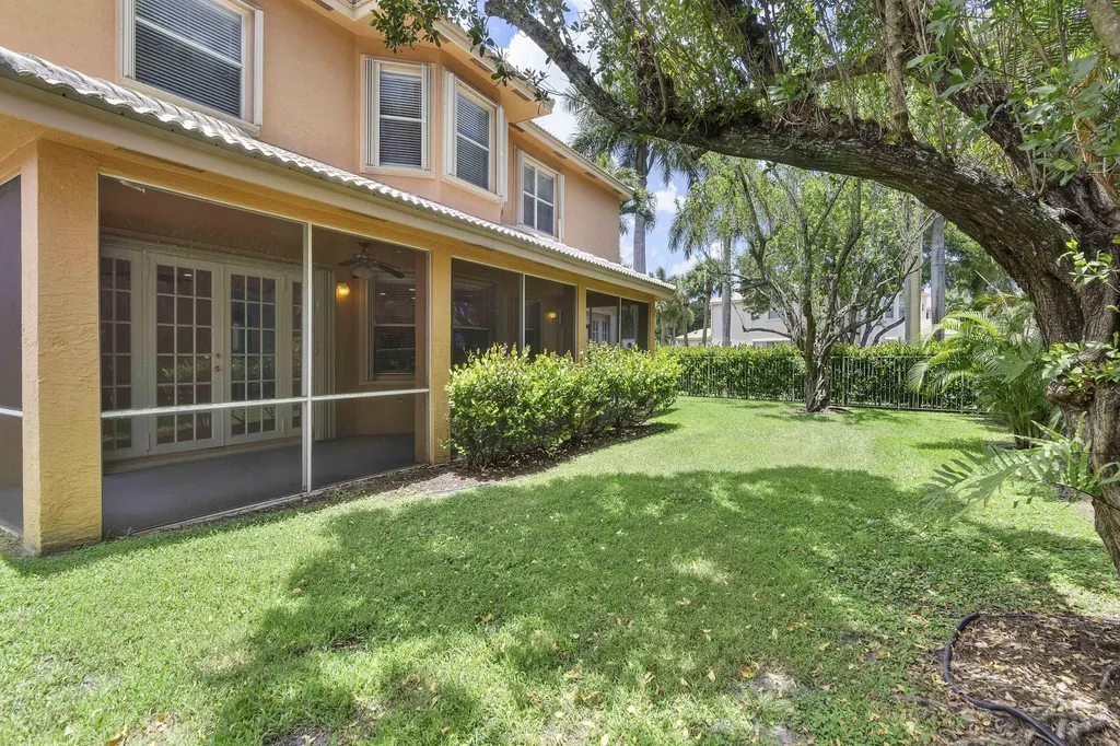6370 Stonehurst Circle Lake Worth FL 33467