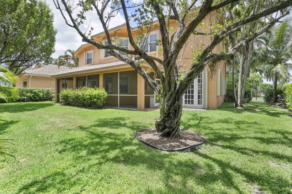 6370 Stonehurst Lake Worth FL 33467