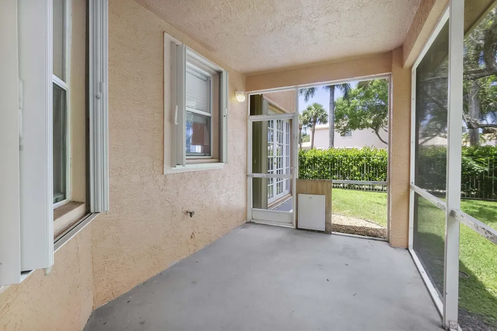 6370 Stonehurst Circle Lake Worth FL 33467
