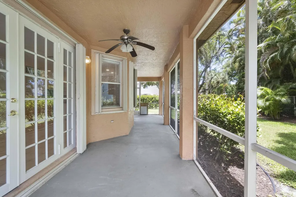 6370 Stonehurst Circle Lake Worth FL 33467