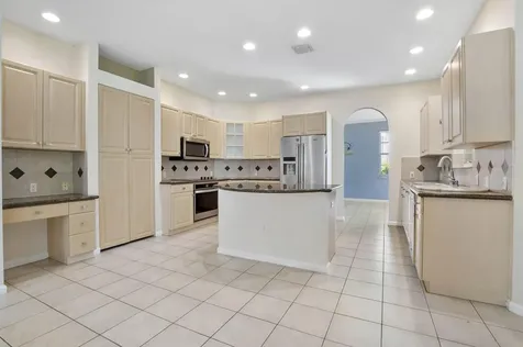 6370 Stonehurst Lake Worth FL 33467