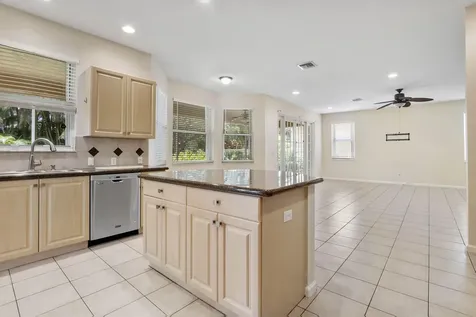 6370 Stonehurst Lake Worth FL 33467