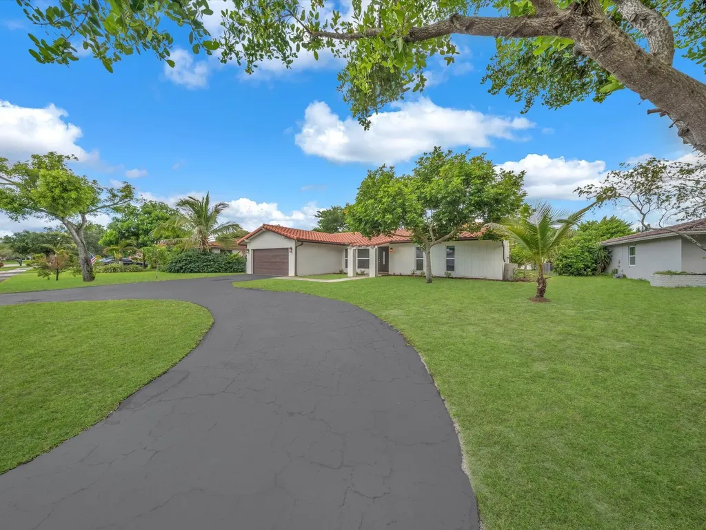 834 Ramblewood Drive Coral Springs FL 33071