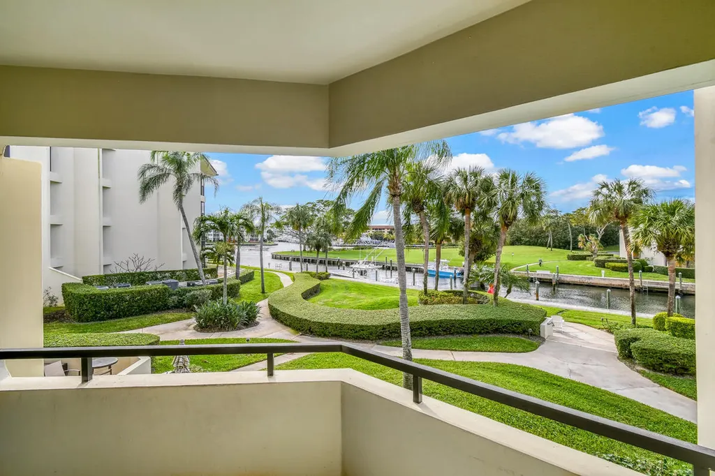1117 Marine Way E North Palm Beach FL 33408