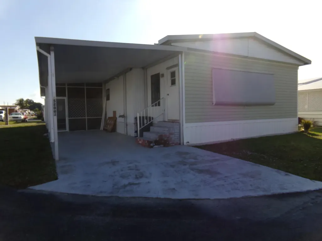 52004 Florinada Bay Boynton Beach FL 33436