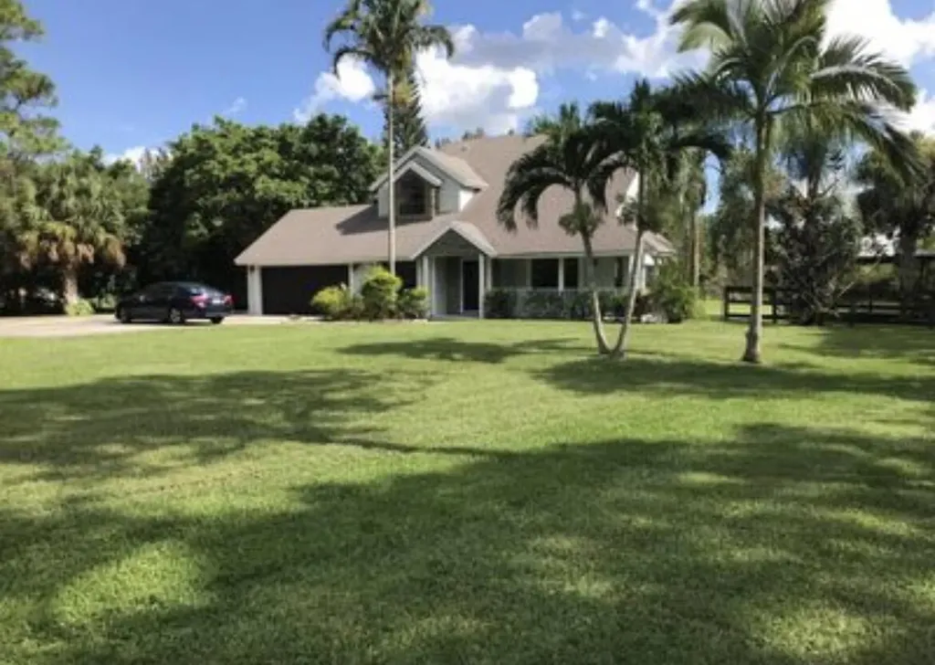 11852 61st Street N The Acreage FL 33412