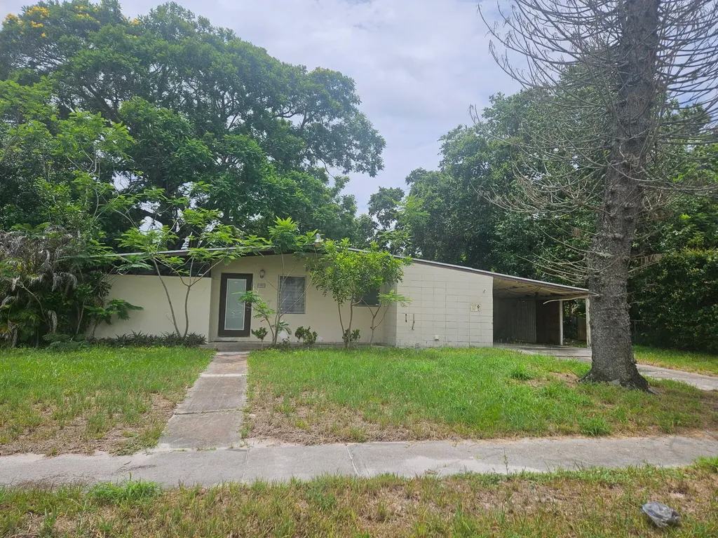 174 SE Celestia Court Port St Lucie FL 34983
