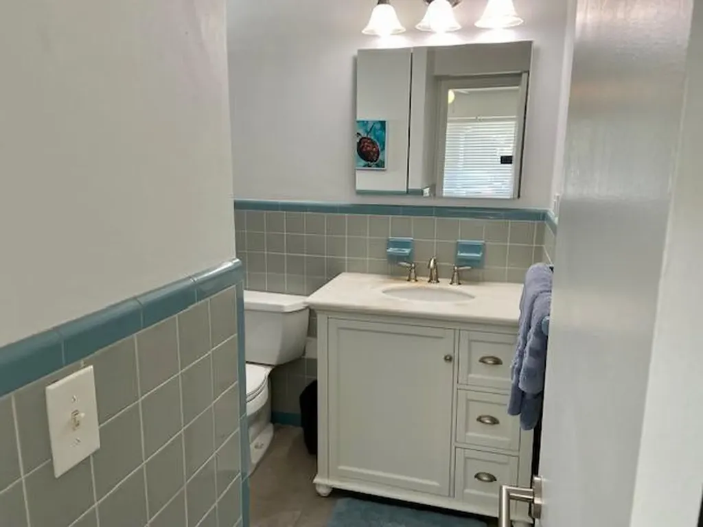 1528 NE 32nd Street Oakland Park FL 33334