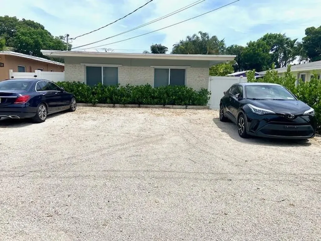 1528 NE 32nd Street Oakland Park FL 33334