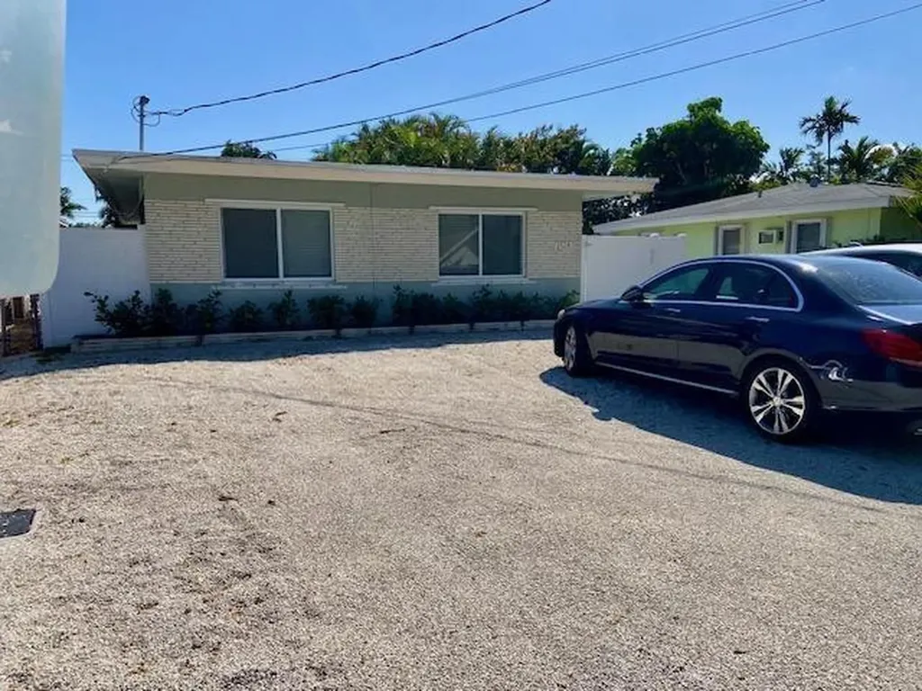 1528 NE 32nd Street Oakland Park FL 33334