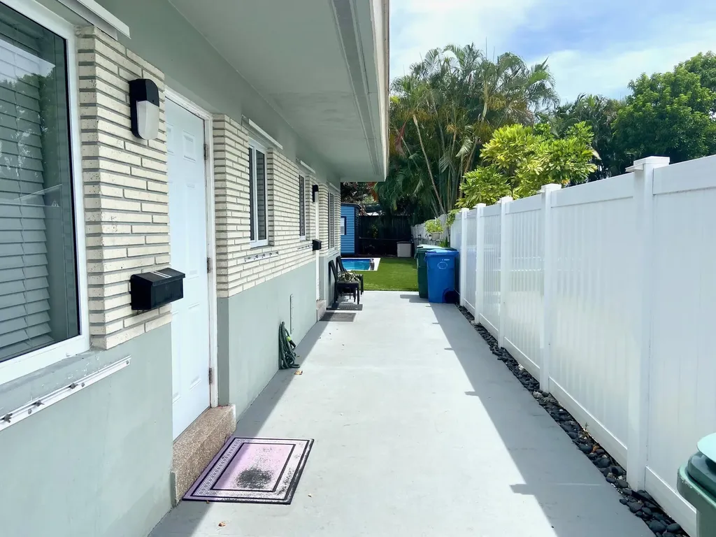 1528 NE 32nd Street Oakland Park FL 33334