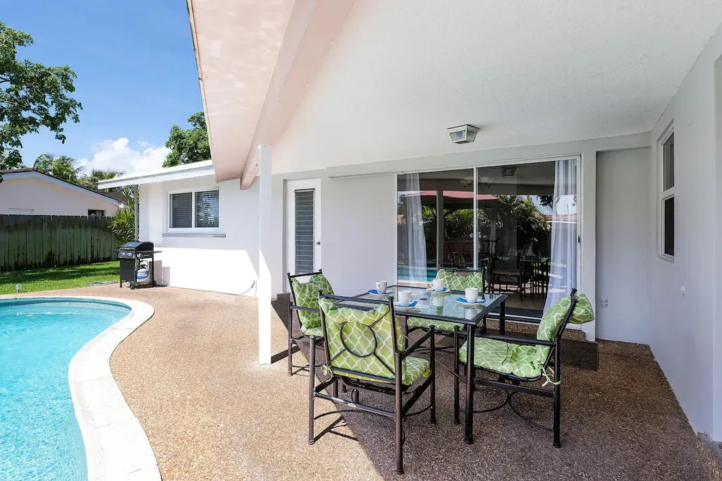 4348 NW 2nd Terrace Boca Raton FL 33431