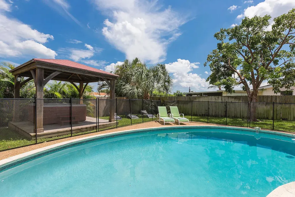 4348 NW 2nd Terrace Boca Raton FL 33431