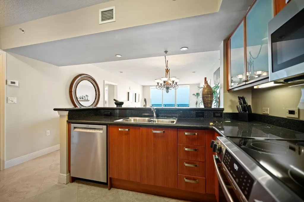 2011 N Ocean Boulevard Fort Lauderdale FL 33305