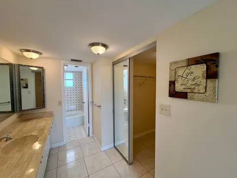4140 NW 44th Avenue Lauderdale Lakes FL 33319