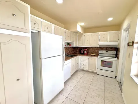4140 NW 44th Avenue Lauderdale Lakes FL 33319