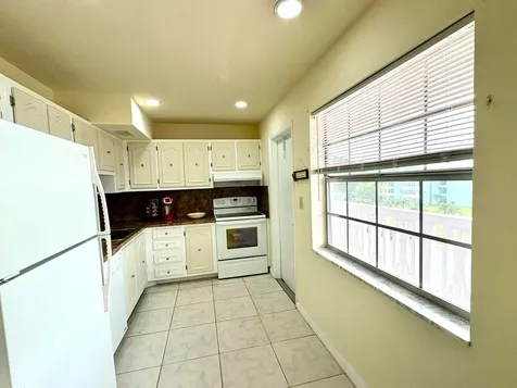4140 NW 44th Avenue Lauderdale Lakes FL 33319