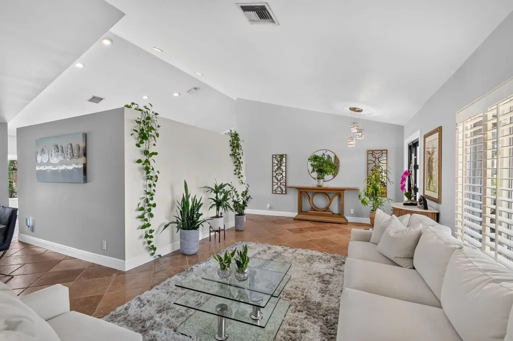 5817 Laurel Green Circle Boynton Beach FL 33437