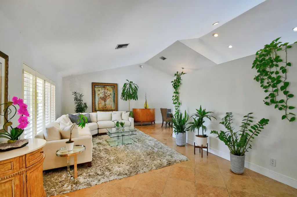 5817 Laurel Green Circle Boynton Beach FL 33437