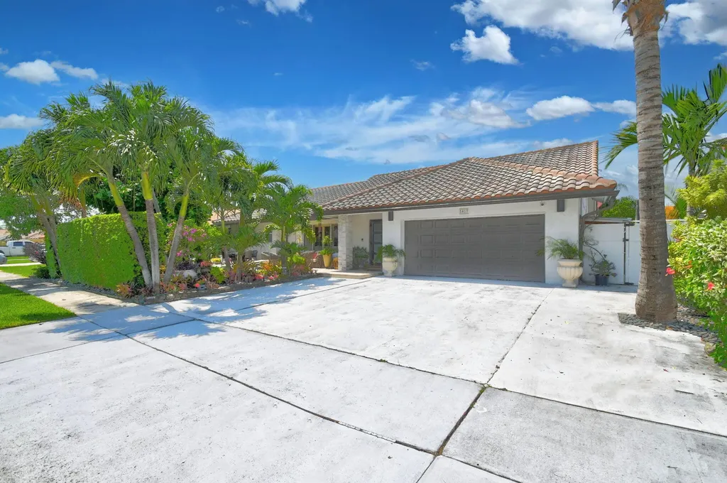 5817 Laurel Green Circle Boynton Beach FL 33437