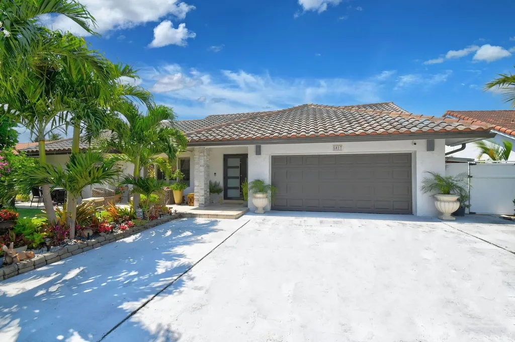 5817 Laurel Green Circle Boynton Beach FL 33437