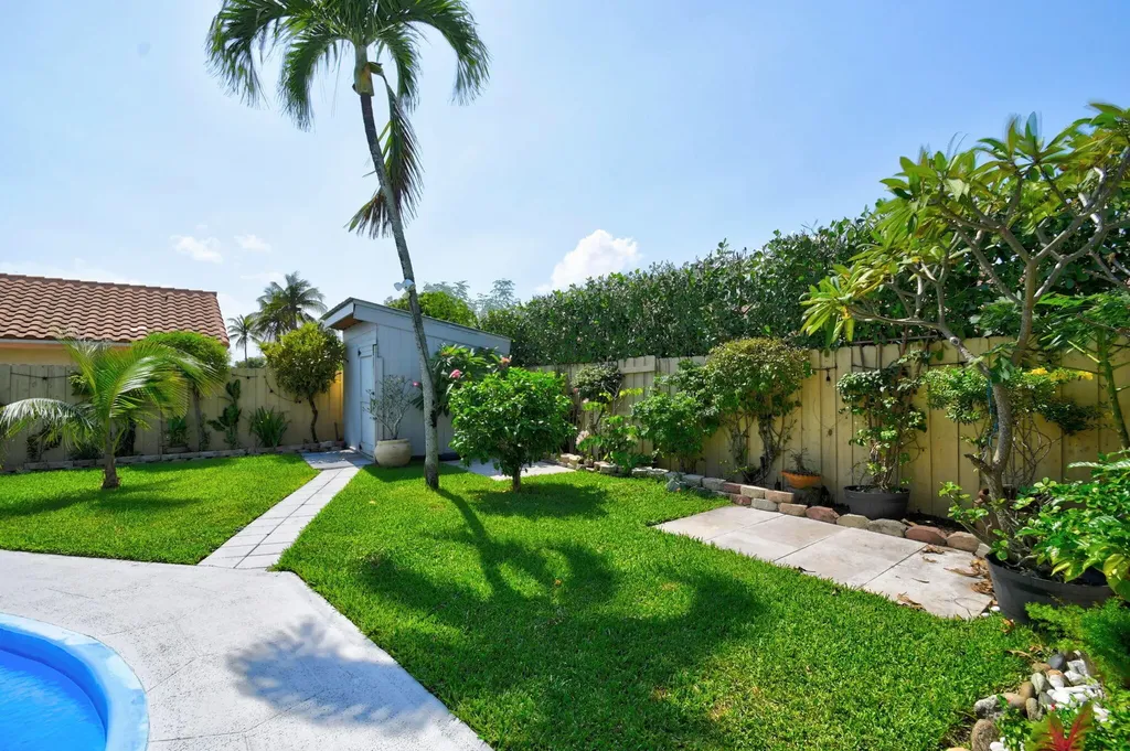 5817 Laurel Green Circle Boynton Beach FL 33437
