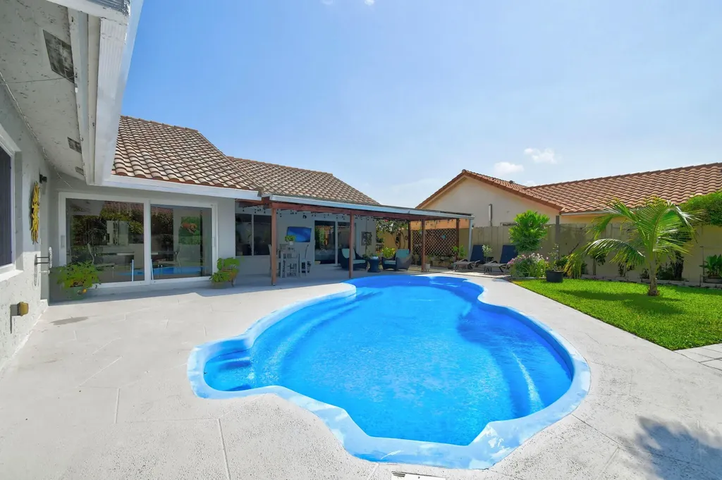 5817 Laurel Green Circle Boynton Beach FL 33437