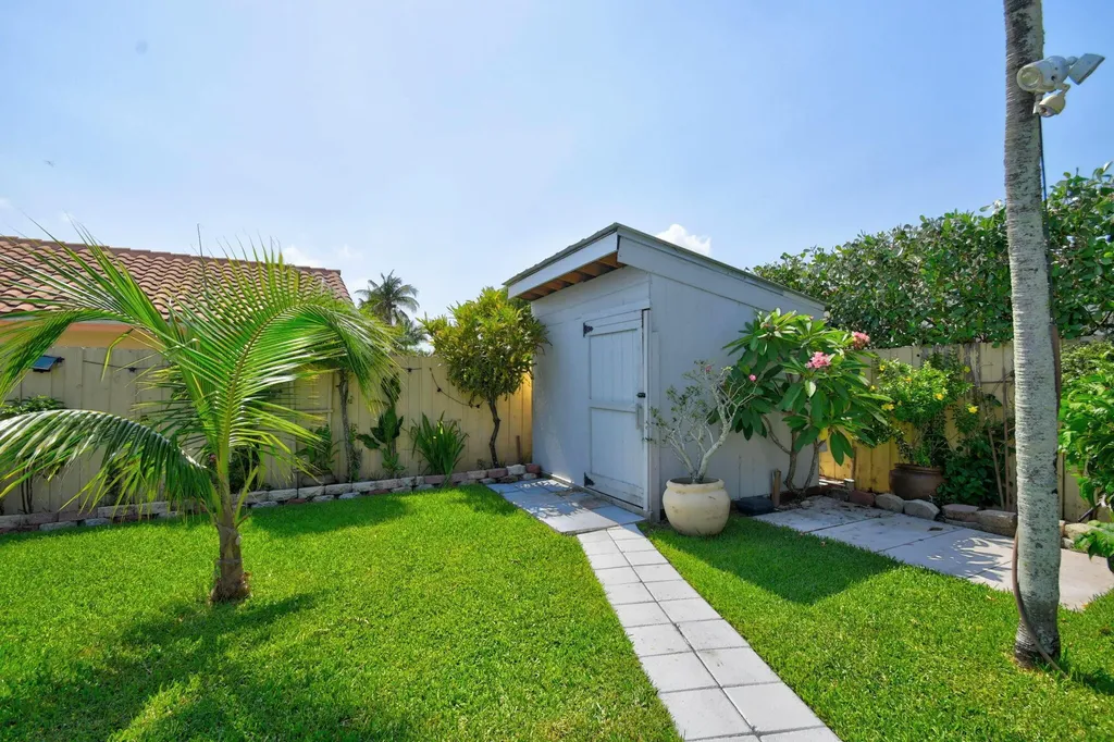 5817 Laurel Green Circle Boynton Beach FL 33437