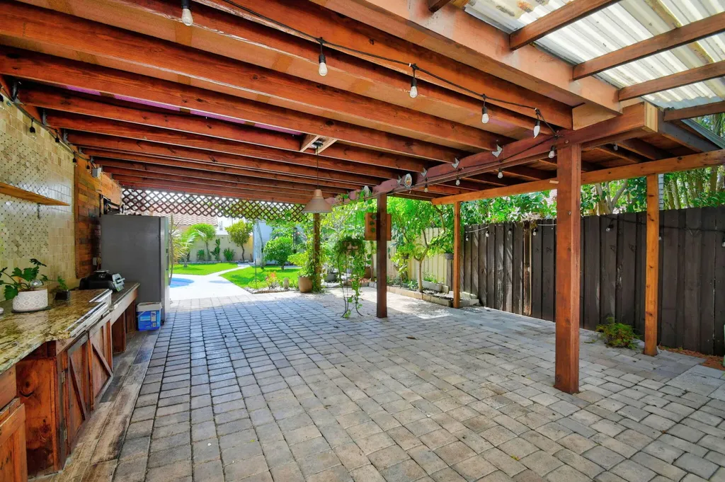 5817 Laurel Green Circle Boynton Beach FL 33437