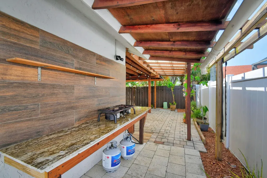 5817 Laurel Green Circle Boynton Beach FL 33437