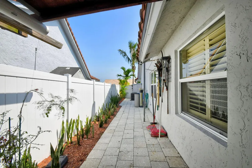 5817 Laurel Green Circle Boynton Beach FL 33437