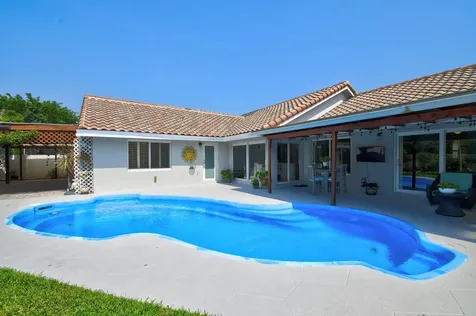 5817 Laurel Green Circle Boynton Beach FL 33437