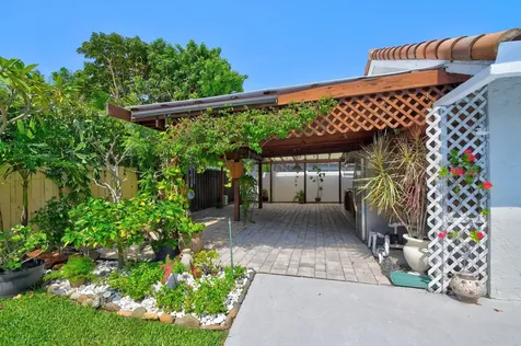 5817 Laurel Green Circle Boynton Beach FL 33437