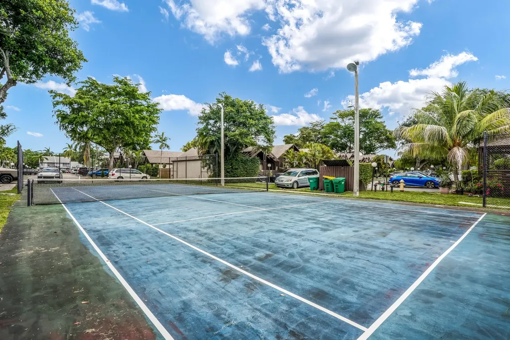 407 N University Drive Plantation FL 33324