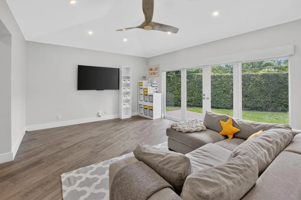 2006 NW 3rd Avenue Delray Beach FL 33444