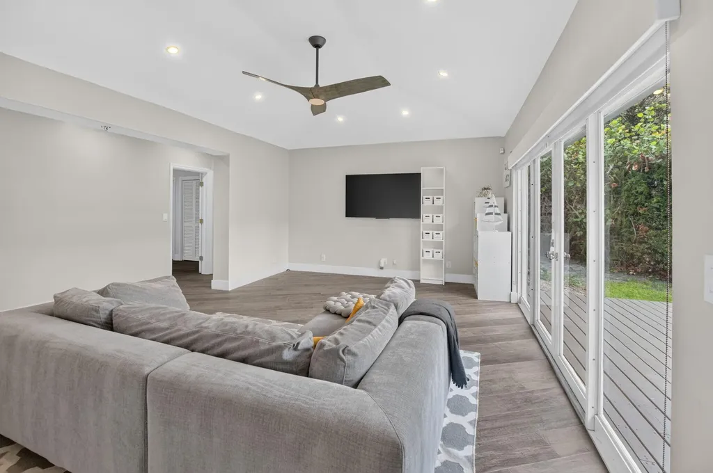 2006 NW 3rd Avenue Delray Beach FL 33444