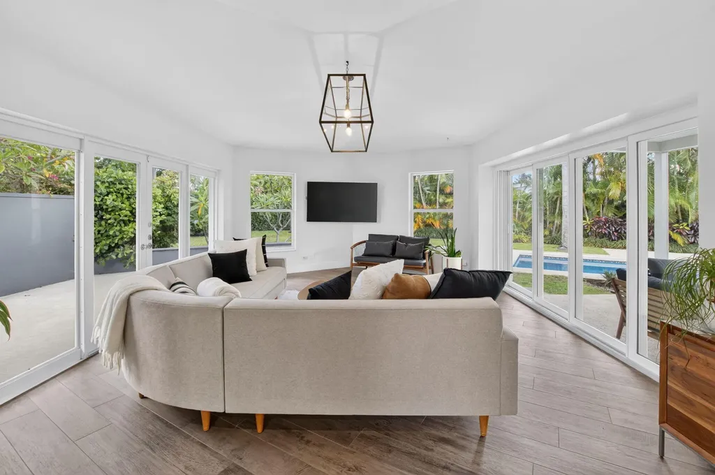 2006 NW 3rd Avenue Delray Beach FL 33444