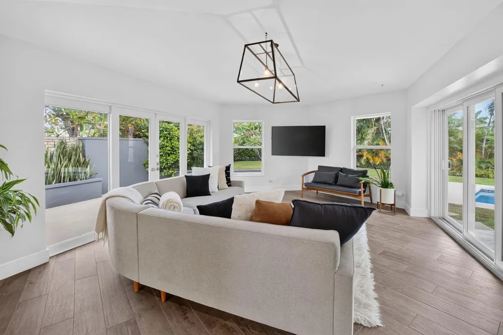 2006 NW 3rd Avenue Delray Beach FL 33444