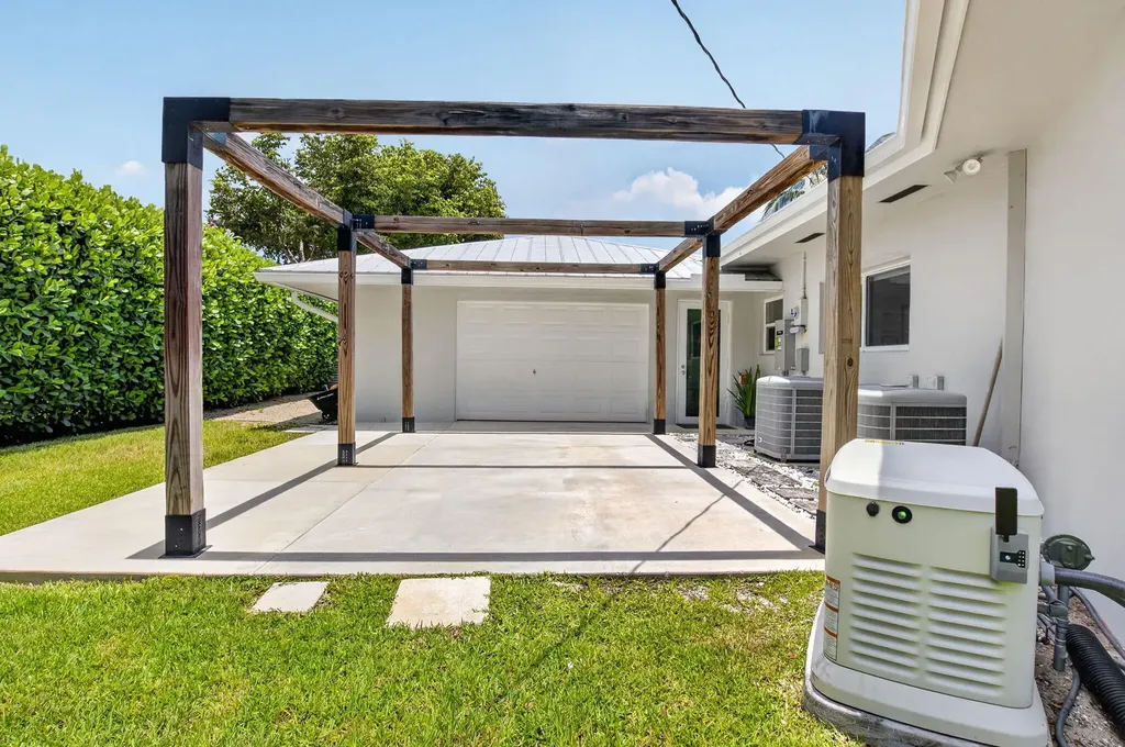 2006 NW 3rd Avenue Delray Beach FL 33444