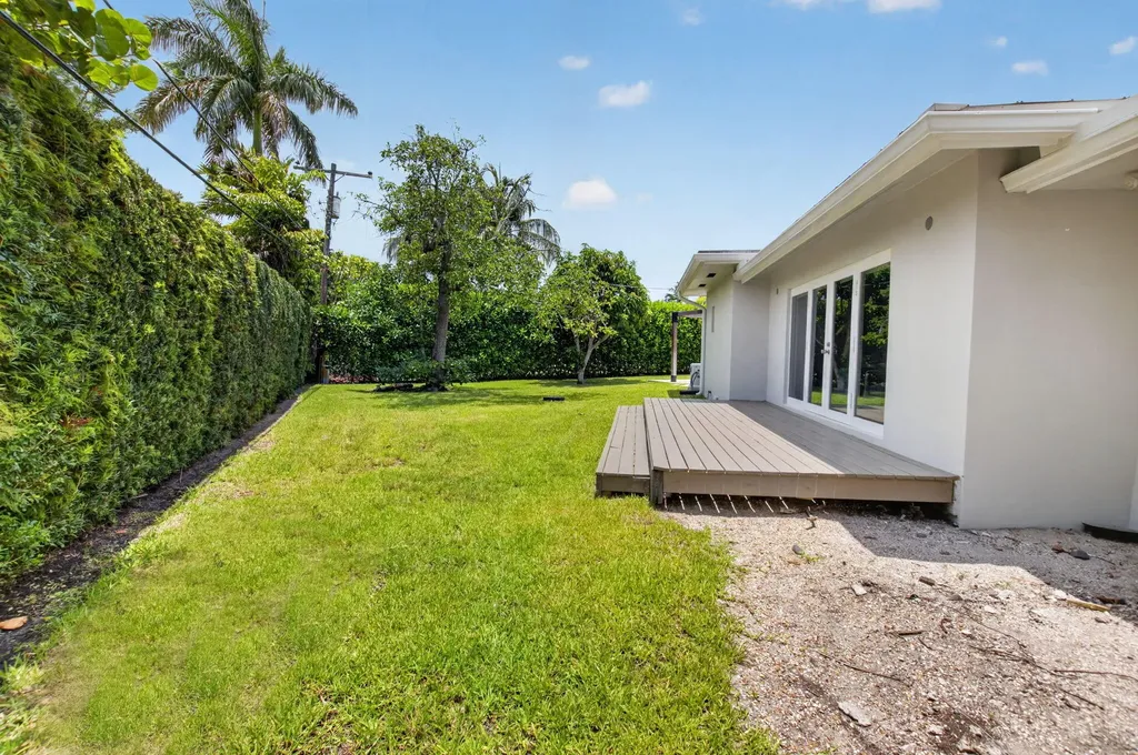 2006 NW 3rd Avenue Delray Beach FL 33444
