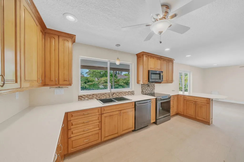 11901 NW 25th Street Plantation FL 33323
