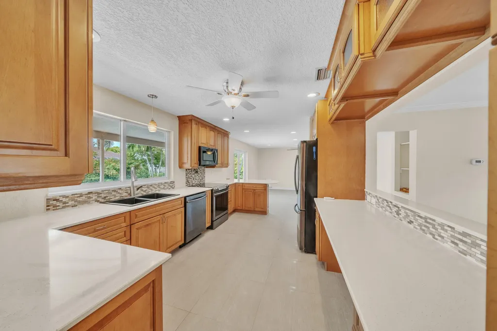 11901 NW 25th Street Plantation FL 33323